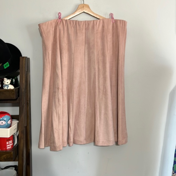 Eloquii Studio Plus Size Light Pink Faux Suede Skirt - Picture 1 of 6